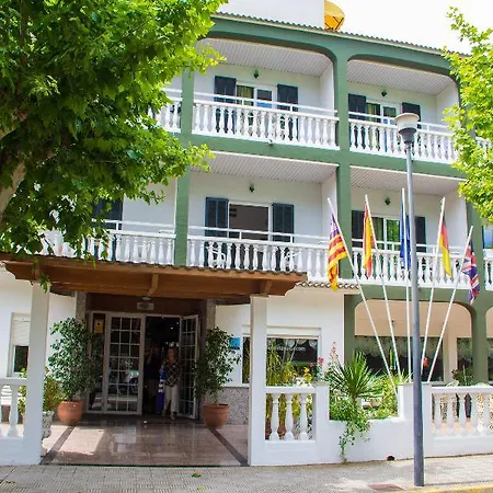 Universal Laguna Garden Apartahotel 3*