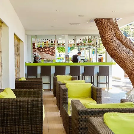 Universal Laguna Garden Apartahotel 3*